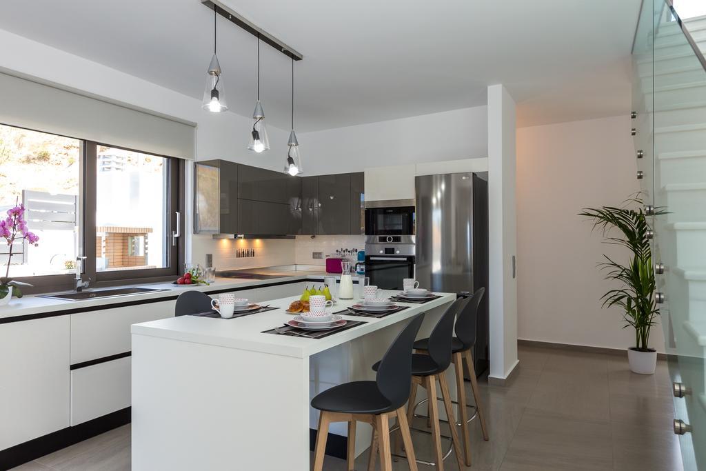 Eolia Iconic Villa, Walking Distance To The Beach, By Thinkvilla Pánormos 外观 照片